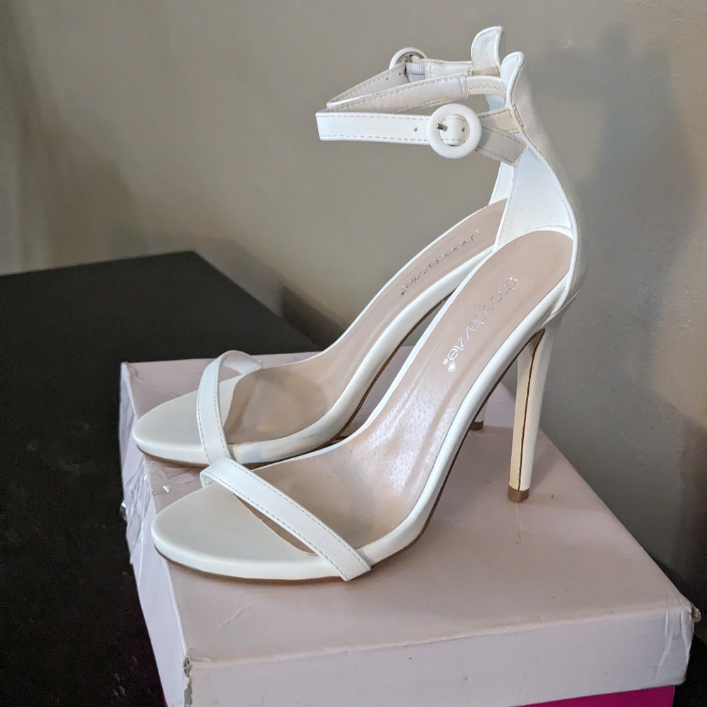 White ankle strip high heel. Size 8.5